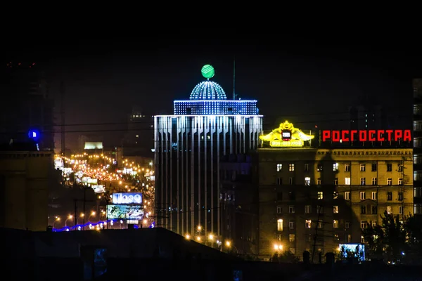 ノヴォシビルスク ロシア連邦 2015 美しい背景とビュー 風景や夜市 資本金では センター 建物の屋根と アベニュー 上からのパノラマ — ストック写真