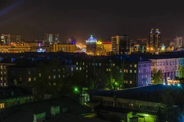 俄罗斯新西比尔斯克 2015年5月9日 美丽的背景和看法 风景和夜城市和首都的全景从上面 在中心 建筑物的屋顶 — 图库照片