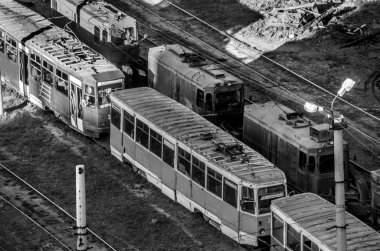 Güzel arka plan ve görünümü, manzara ve gece ve yaz yukarıdan şehirde tramvay depo Panoraması.