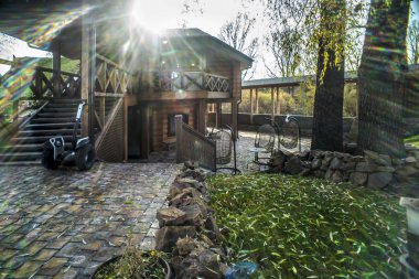 Güzel evler ve nesneleri. Güzel arka plan, görünümü, panorama, Şehir Parkı, Bahçe, peyzaj ahşap binalar ve bir yaz veya sonbahar günü yeşil alanlar ile Genel Bahçe.