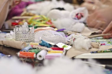 Güzel arka plan üzerinde iğne işi.