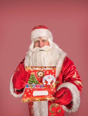 Noel Baba kırmızı bir arka plan üzerinde.