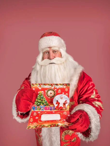 Santa claus op een rode achtergrond. — Stockfoto