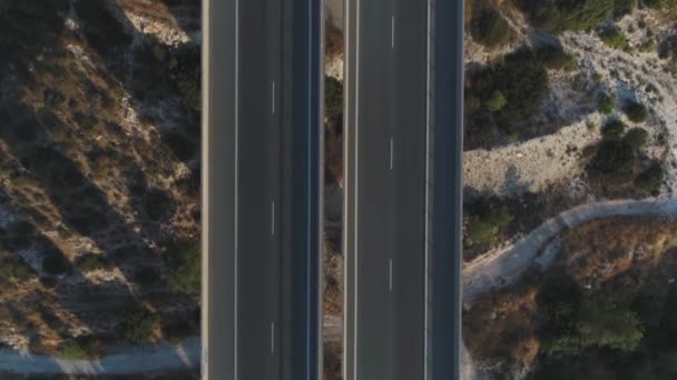 Luchtfoto Drone Beelden Van Snelweg Wild Heuvels Van Cyprus Bij — Stockvideo