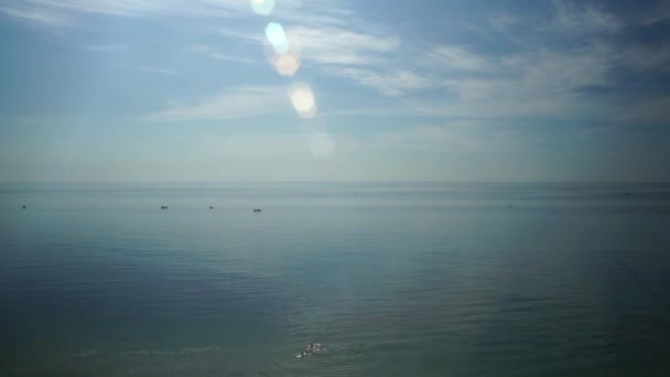 Minimalist Sakin Deniz Görünümü Panorama Kamaşma Ile — Stok video