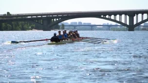 Equipo Remo Entrenamiento Verano Atletas Reman Bote Río Dnipro Zona — Vídeos de Stock