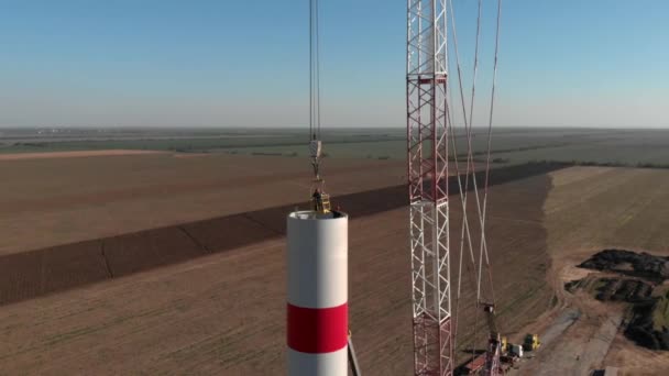 Bauprozess Der Windkraftturmmühle Die Sich Bau Befindet Montageturm Säule Säule — Stockvideo