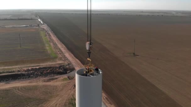 Processo Construção Moinho Torre Energia Eólica Construção Montagem Torre Coluna — Vídeo de Stock