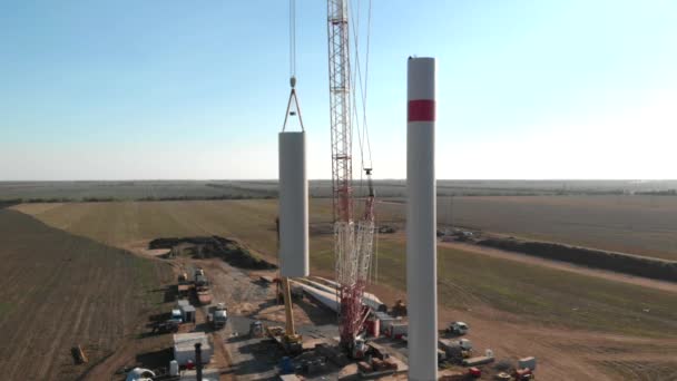 Bauprozess Der Windkraftturmmühle Die Sich Bau Befindet Montageturm Säule Säule — Stockvideo