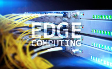 Bilgisayar, internet ve modern teknoloji kavramı modern sunucu Oda arka plan üzerinde kenar.