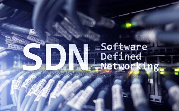 Sdn ソフトウェアは 最新のサーバー ルームの背景にネットワー キングの概念を定義します Sdn ソフトウェアは 最新のサーバー ルームの背景にネットワー キングの概念を定義 — ストック写真