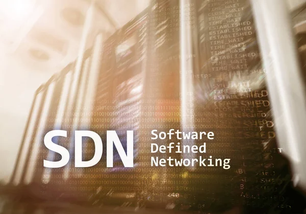Sdn ソフトウェアは 最新のサーバー ルームの背景にネットワー キングの概念を定義します Sdn ソフトウェアは 最新のサーバー ルームの背景にネットワー キングの概念を定義 — ストック写真