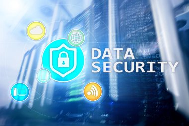 Veri güvenliği, siber suç önleme, dijital bilgi koruma. Kilit kutsal kişilerin resmi ve sunucu Oda arka plan.