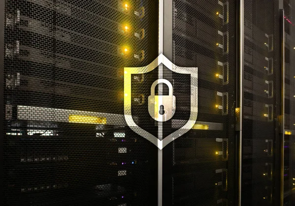 Cyber Schutzschild Symbol Auf Dem Hintergrund Des Serverraums Informationssicherheit Und — Stockfoto