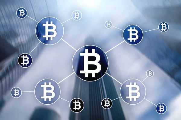 Bulanık gökdelenler arka plan üzerinde Bitcoin cryptocurrency ve blockchain teknoloji kavramı.