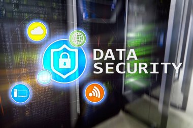 Veri güvenliği, siber suç önleme, dijital bilgi koruma. Kilit kutsal kişilerin resmi ve sunucu Oda arka plan.