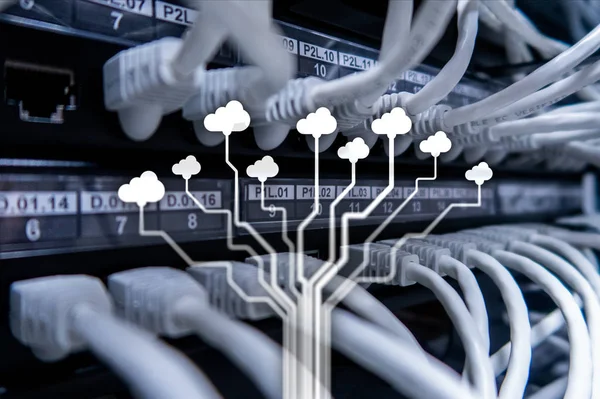 云服务器和计算 数据存储和处理 互联网与技术理念 — 图库照片