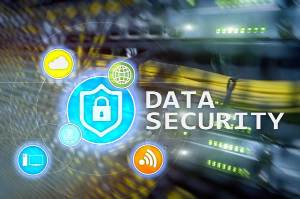 データのセキュリティ サイバー犯罪防止 デジタル情報の保護 ロック アイコンとサーバー ルームの背景 — ストック写真