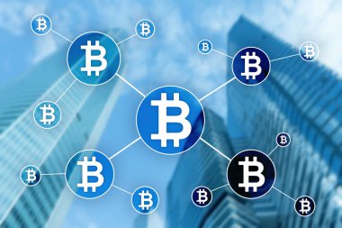 Bulanık gökdelenler arka plan üzerinde Bitcoin cryptocurrency ve blockchain teknoloji kavramı.