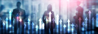 Gökdelen arka planında ok grafiği yukarı. İcat ve finansal büyüme kavramı.