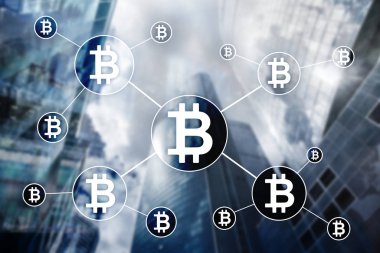 Bulanık gökdelenler arka plan üzerinde Bitcoin cryptocurrency ve blockchain teknoloji kavramı.
