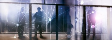 Bulanık gökdelenlerin arkaplanındaki engelleme ağı. Finansal teknoloji ve iletişim konsepti.