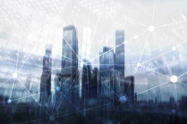 Bulanık gökdelenlerin arkaplanındaki engelleme ağı. Finansal teknoloji ve iletişim konsepti.