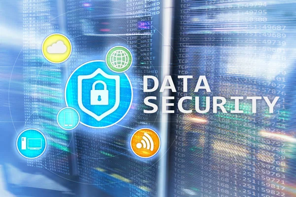 Veri güvenliği, siber suç önleme, dijital bilgi koruma. Kilit kutsal kişilerin resmi ve sunucu Oda arka plan.