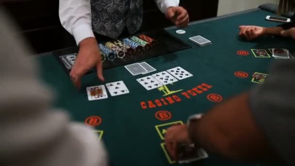 Casino Dealer Shuffles Poker Cards Video Shooting Stabilization Vibration Little — Stock Video