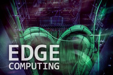 Bilgisayar, internet ve modern teknoloji kavramı modern sunucu Oda arka plan üzerinde kenar.