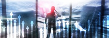 Gökdelen arka planında ok grafiği yukarı. İcat ve finansal büyüme kavramı.