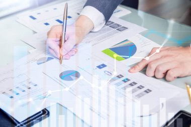 Finansal büyüme grafiği. Satış artışı, pazarlama stratejisi.