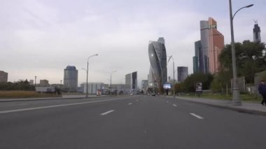 Rusya, Moskova - 30 Eylül 2018. Araba ile Moskova yollarda sürüş. İş Merkezi Moskova kenti yakınlarındaki. Yazı işleri