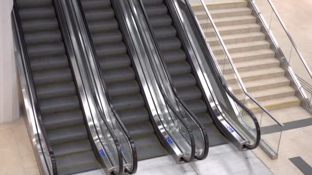 Three Escalators Shopping Mall Escalators Moving Staircases Motion People Image — Stock Video