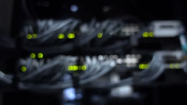Ethernet Anslutning Nätverksnavet Blinkande Ljus Mörk Serverrum Närbild Ethernet Kablar — Stockvideo