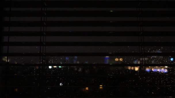 Des Gouttes Pluie Sur Verre Arrière Plan Une Ville Nocturne — Video