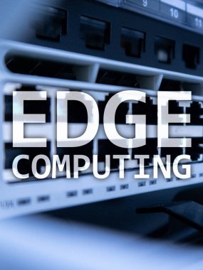 Bilgisayar, internet ve modern teknoloji kavramı modern sunucu Oda arka plan üzerinde kenar.
