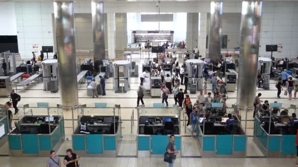 Turquía Antalya Octubre 2018 Cola Área Control Pasaportes Aeropuerto Internacional — Vídeos de Stock