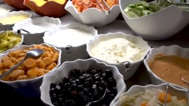 İsveçli bir tablosunun üst kısmındaki alt hareketli bir atış