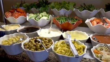 İsveçli bir tablosunun üst kısmındaki alt hareketli bir atış