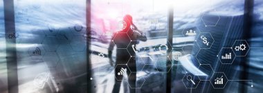 Çift Pozlama karışık ortam. Diyagramları ve hologram ekranda simgeler. İş adamları ve arka plan üzerinde modern şehir.