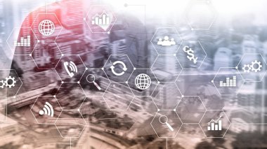 Çift Pozlama karışık ortam. Diyagramları ve hologram ekranda simgeler. İş adamları ve arka plan üzerinde modern şehir.