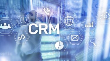 CRM, müşteri ilişkileri yönetimi sistemi kavramı bulanık arka plan üzerinde.