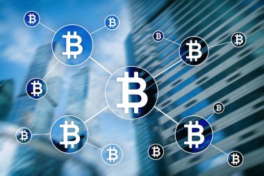 Bulanık gökdelenler arka plan üzerinde Bitcoin cryptocurrency ve blockchain teknoloji kavramı.