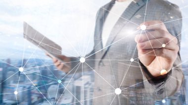 Bulanık gökdelenlerin arkaplanındaki engelleme ağı. Finansal teknoloji ve iletişim konsepti.