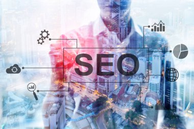 SEO - Bulanık arkaplanda arama motoru optimizasyonu, dijital pazarlama ve internet teknolojisi kavramı.