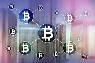 Bulanık gökdelenler arka plan üzerinde Bitcoin cryptocurrency ve blockchain teknoloji kavramı