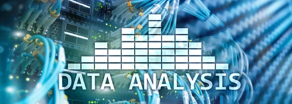 Teks Analisis Data Besar Pada Latar Belakang Ruang Server Konsep — Stok Foto