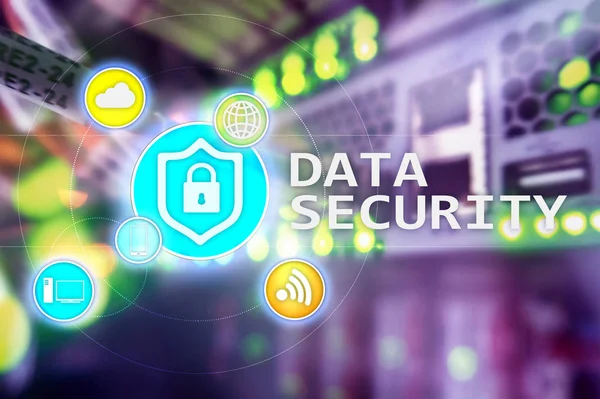 データのセキュリティ サイバー犯罪防止 デジタル情報の保護 ロック アイコンとサーバー ルームの背景 — ストック写真