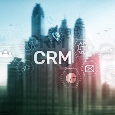 CRM, müşteri ilişkileri yönetimi sistemi kavramı bulanık arka plan üzerinde